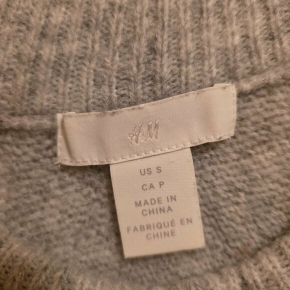 H&M V Neck Off Shoulder Sweater S - Picture 2 of 3